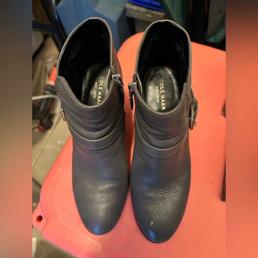 Cole Haan size 7b shoes
